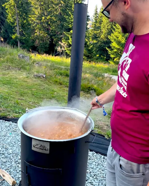 Guláš v kotlíku – aktivita v Chate MartinSki